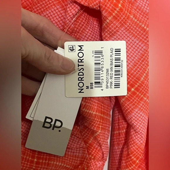 BP Surplice V-Neck Crop Top - Picture 6 of 7